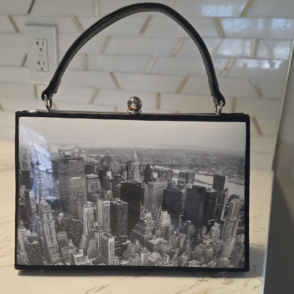 Urban Skyline New York City Street Style Graphic Hand Bag Blk White